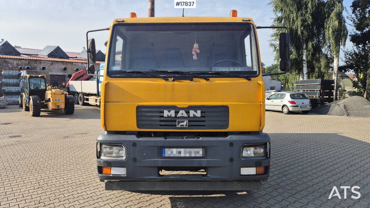 Tipper MAN 18.225 LC (2003) - Billenőplatós teherautó: 3 kép. Tipper MAN 18.225 LC (2003) - Billenőplatós teherautó: 3 kép.