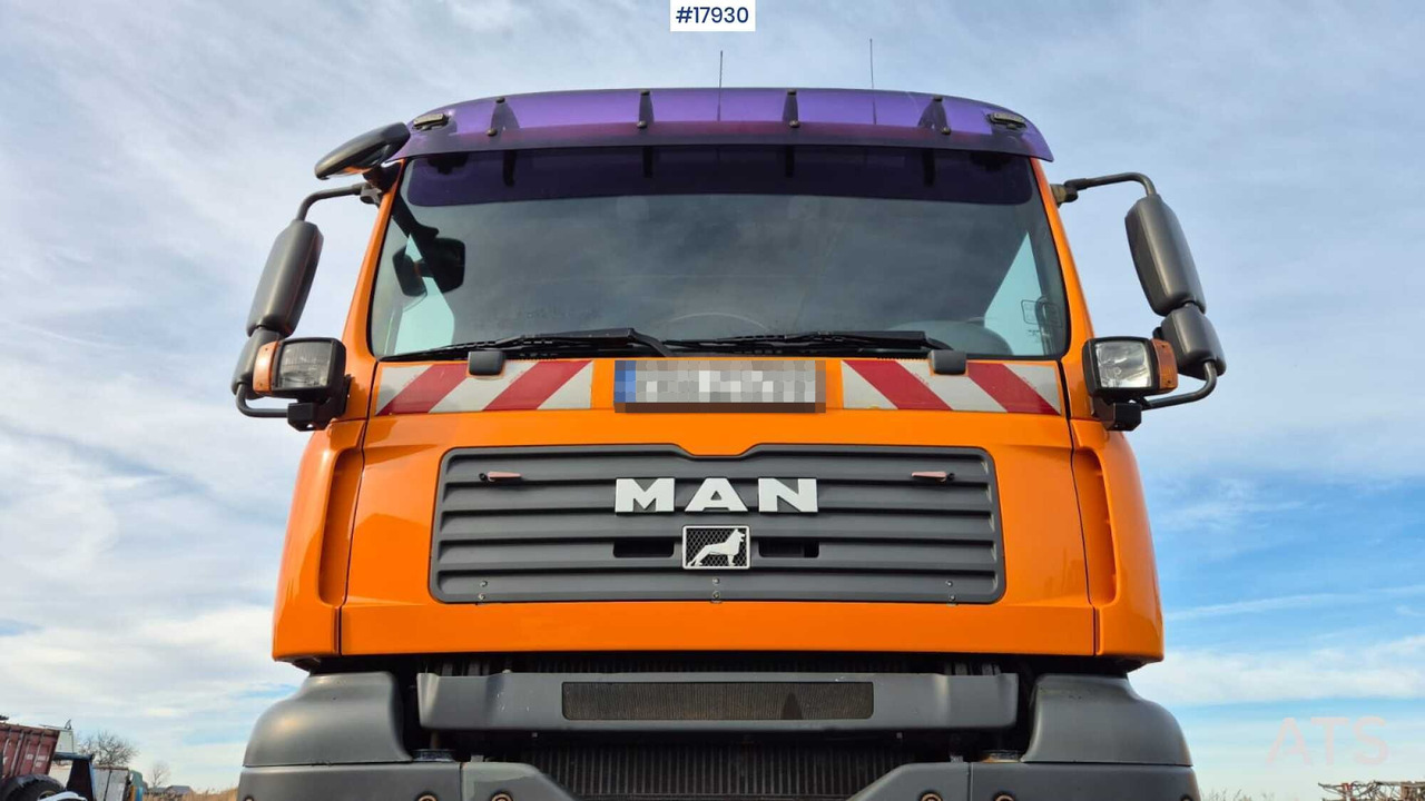 Tipper/sand spreader MAN TGA 18.320 (2007) - Billenőplatós teherautó: 3 kép. Tipper/sand spreader MAN TGA 18.320 (2007) - Billenőplatós teherautó: 3 kép.