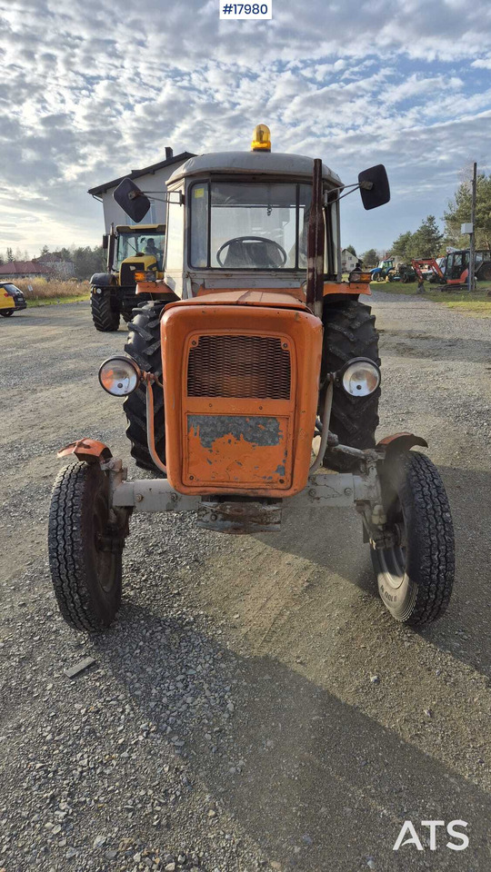 URSUS C 360 agricultural tractor (1983) - Traktor: 2 kép. URSUS C 360 agricultural tractor (1983) - Traktor: 2 kép.
