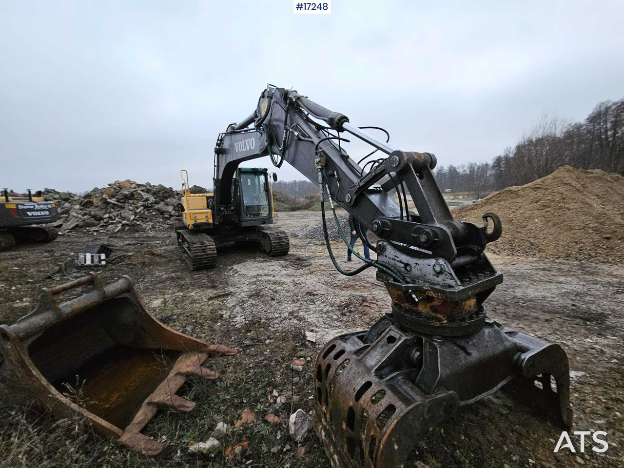 VOLVO EC160CL crawler excavator (2010) - Lánctalpas kotró: 1 kép. VOLVO EC160CL crawler excavator (2010) - Lánctalpas kotró: 1 kép.