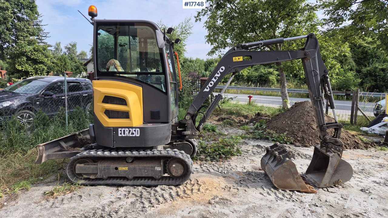 VOLVO ECR25D Mini Crawler Excavator (2021) - Minikotró: 1 kép. VOLVO ECR25D Mini Crawler Excavator (2021) - Minikotró: 1 kép.