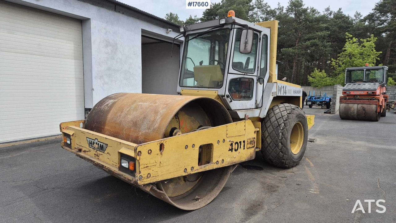 Walec HAMM 4011D (1996) - Talajtömörítő: 3 kép. Walec HAMM 4011D (1996) - Talajtömörítő: 3 kép.