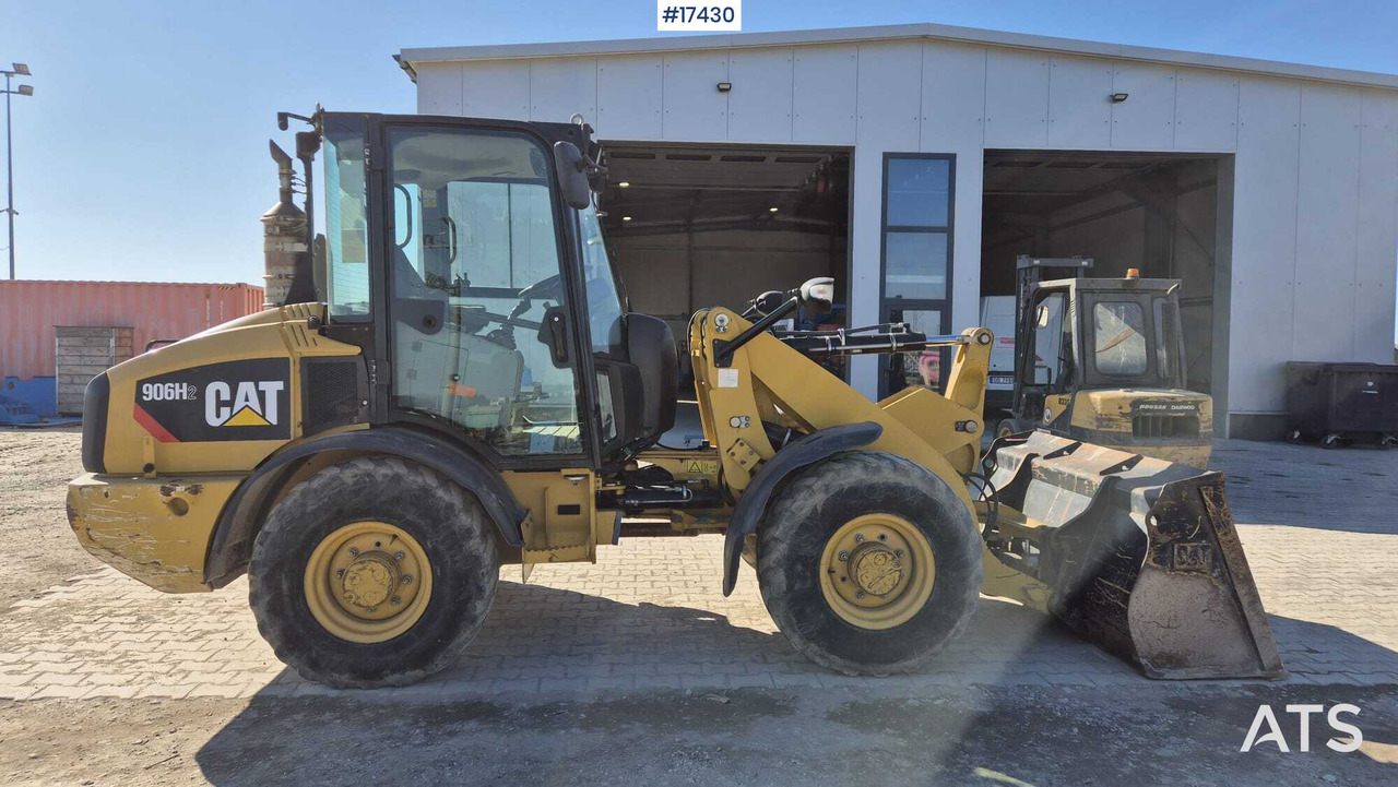 Wheel loader CATERPILLAR 906 H2 (2014) - Gumikerekes homlokrakodó: 4 kép. Wheel loader CATERPILLAR 906 H2 (2014) - Gumikerekes homlokrakodó: 4 kép.