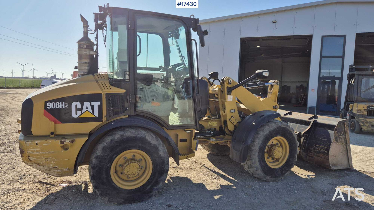 Wheel loader CATERPILLAR 906 H2 (2014) - Gumikerekes homlokrakodó: 5 kép. Wheel loader CATERPILLAR 906 H2 (2014) - Gumikerekes homlokrakodó: 5 kép.