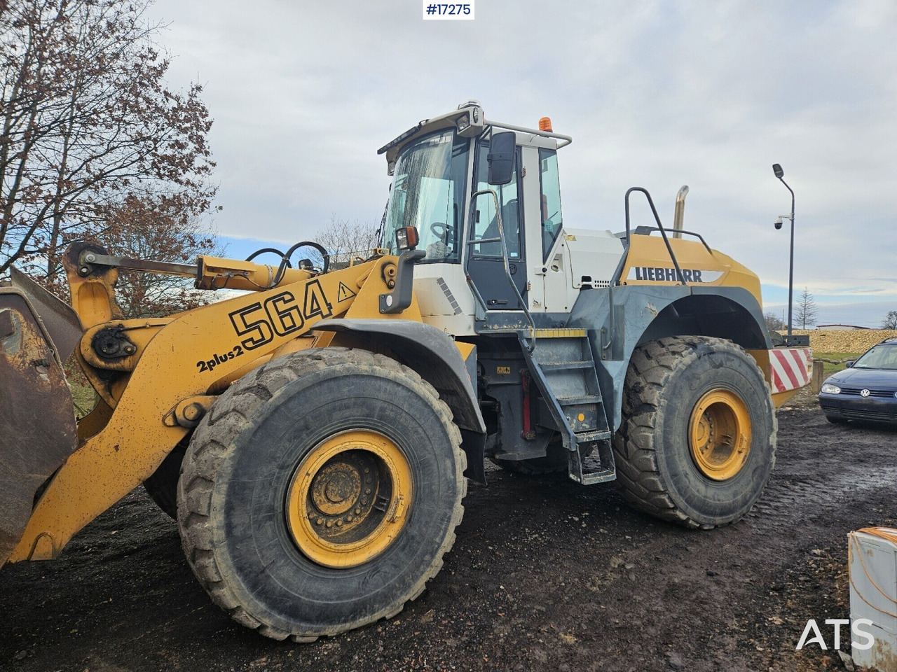 Wheel loader LIEBHERR L564 2plus2 (2004) - Gumikerekes homlokrakodó: 3 kép. Wheel loader LIEBHERR L564 2plus2 (2004) - Gumikerekes homlokrakodó: 3 kép.