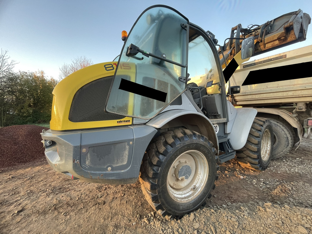 KRAMER 8115 MK2356 - Gumikerekes homlokrakodó: 1 kép. KRAMER 8115 MK2356 - Gumikerekes homlokrakodó: 1 kép.
