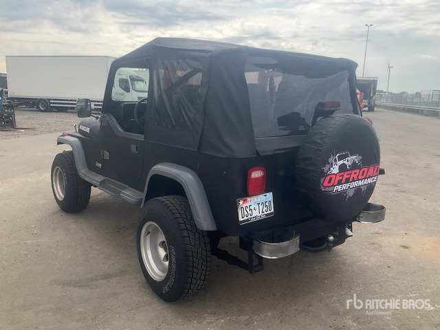1994 Jeep Wrangler Sport 4x4 Soft Top SUV - Terepjáró/ SUV: 4 kép. 1994 Jeep Wrangler Sport 4x4 Soft Top SUV - Terepjáró/ SUV: 4 kép.
