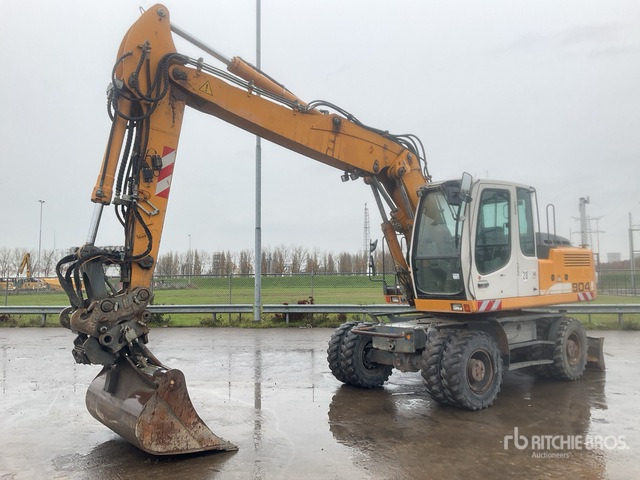 2007 Liebherr A904C Wheel Excavator - Gumikerekes kotró: 1 kép. 2007 Liebherr A904C Wheel Excavator - Gumikerekes kotró: 1 kép.