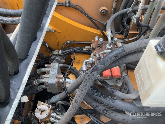 2007 Liebherr A904C Wheel Excavator - Gumikerekes kotró: 5 kép. 2007 Liebherr A904C Wheel Excavator - Gumikerekes kotró: 5 kép.