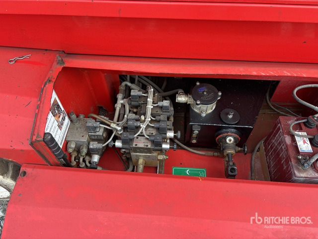 2007 PB S5151-16E Electric Scissor Lift - Ollós emelő: 5 kép. 2007 PB S5151-16E Electric Scissor Lift - Ollós emelő: 5 kép.