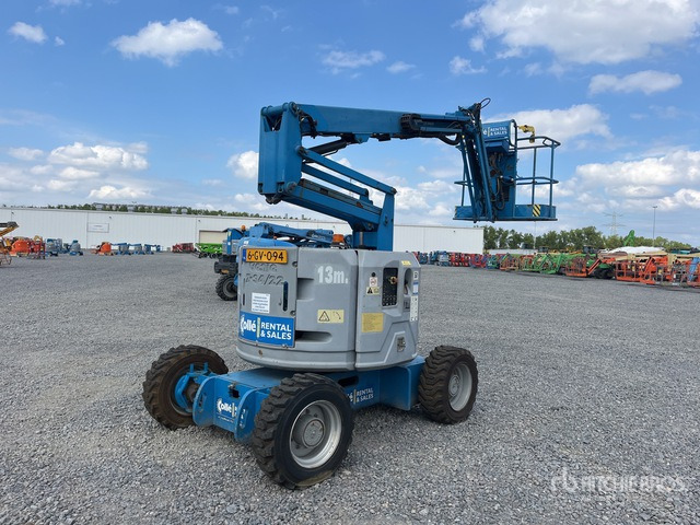 2010 Genie Z-34/22 Diesel Articulating Boom Lift - Személyemelő: 2 kép. 2010 Genie Z-34/22 Diesel Articulating Boom Lift - Személyemelő: 2 kép.
