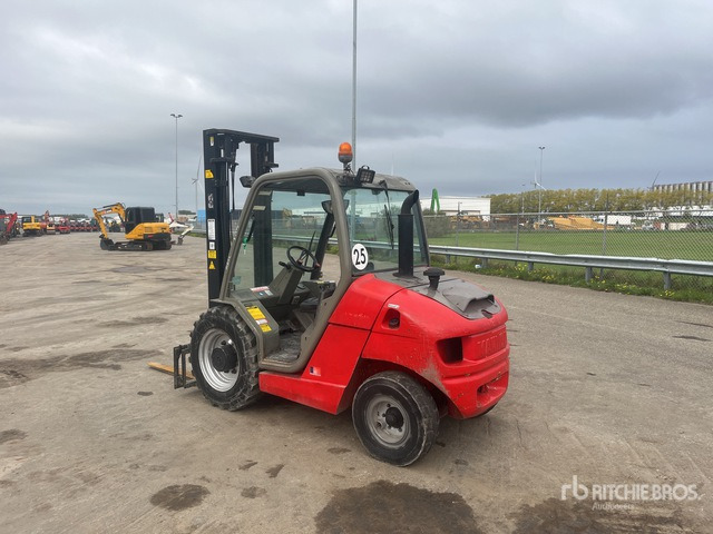 2010 Manitou MSI 25 T 2500 kg 4x2 Rough Terrain Forklift - Terepjáró képességű targoncá: 4 kép. 2010 Manitou MSI 25 T 2500 kg 4x2 Rough Terrain Forklift - Terepjáró képességű targoncá: 4 kép.