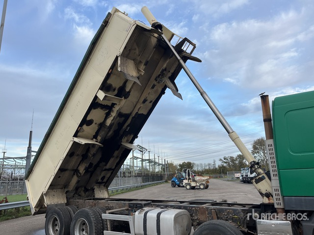 2010 Volvo FM420 8x4 Twin-Steer Sleeper Quad/A Dump Truck - Billenőplatós teherautó: 4 kép. 2010 Volvo FM420 8x4 Twin-Steer Sleeper Quad/A Dump Truck - Billenőplatós teherautó: 4 kép.