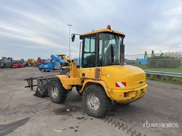 2011 Volvo L30B-Z/X Forklift - Gumikerekes homlokrakodó: 3 kép. 2011 Volvo L30B-Z/X Forklift - Gumikerekes homlokrakodó: 3 kép.