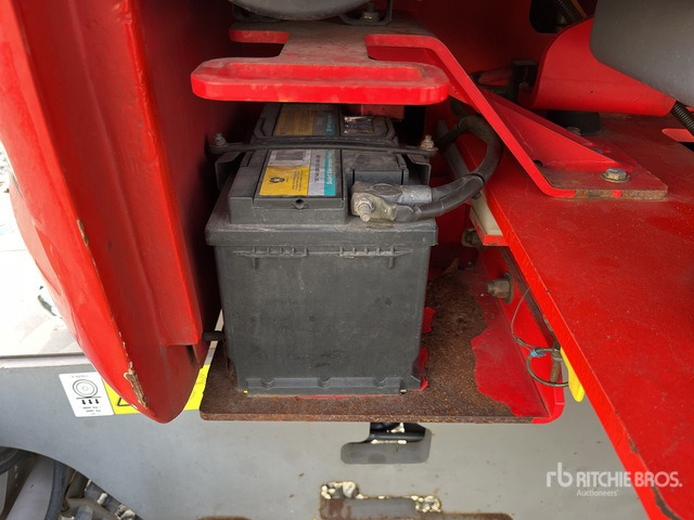 2012 Genie Z-45/25J 4WD Diesel Articulating Boom Lift - Személyemelő: 4 kép. 2012 Genie Z-45/25J 4WD Diesel Articulating Boom Lift - Személyemelő: 4 kép.