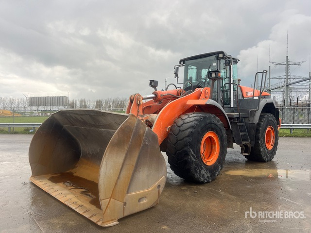 2013 Hitachi ZW310 Wheel Loader - Gumikerekes homlokrakodó: 1 kép. 2013 Hitachi ZW310 Wheel Loader - Gumikerekes homlokrakodó: 1 kép.