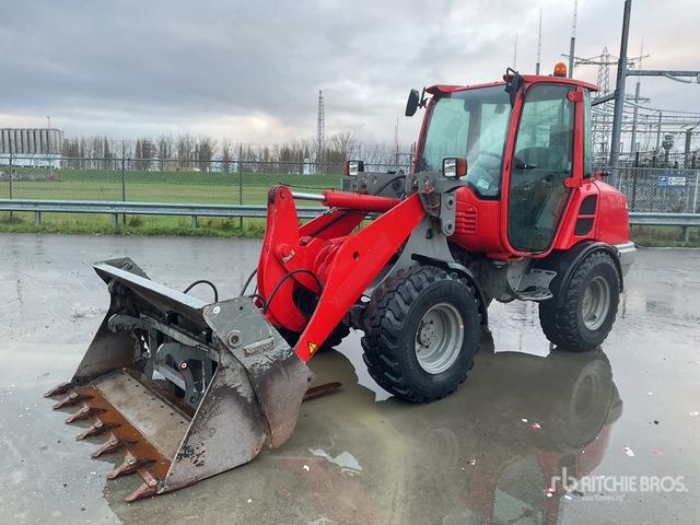 2013 Volvo L25F Compact Track Loader - Gumikerekes homlokrakodó: 1 kép. 2013 Volvo L25F Compact Track Loader - Gumikerekes homlokrakodó: 1 kép.