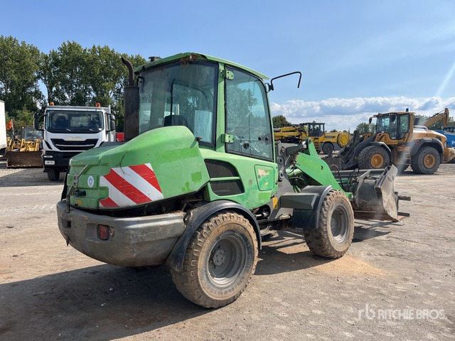 2013 Volvo L25F (Inoperable) Wheel Loader - Gumikerekes homlokrakodó: 3 kép. 2013 Volvo L25F (Inoperable) Wheel Loader - Gumikerekes homlokrakodó: 3 kép.