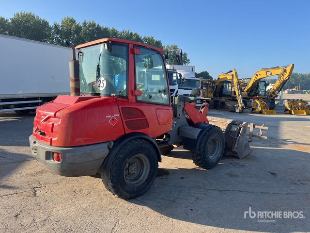 2013 Volvo L25F Wheel Loader - Gumikerekes homlokrakodó: 3 kép. 2013 Volvo L25F Wheel Loader - Gumikerekes homlokrakodó: 3 kép.