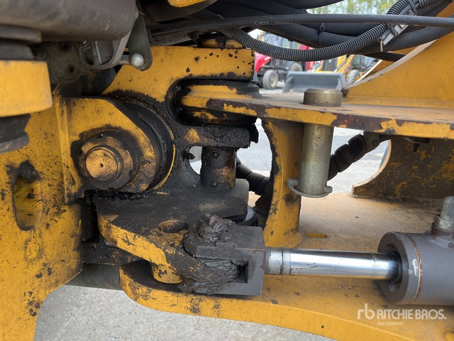 2013 Volvo L25F-Z Telescopic Boom Lift - Gumikerekes homlokrakodó: 5 kép. 2013 Volvo L25F-Z Telescopic Boom Lift - Gumikerekes homlokrakodó: 5 kép.