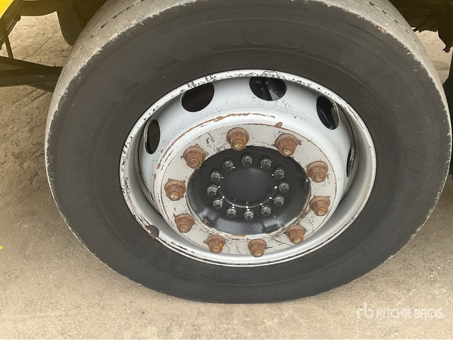 2014 MAN TGX 18.400 4x2 Sleeper Container Truck - Cserefelépítményes teherautó: 5 kép. 2014 MAN TGX 18.400 4x2 Sleeper Container Truck - Cserefelépítményes teherautó: 5 kép.