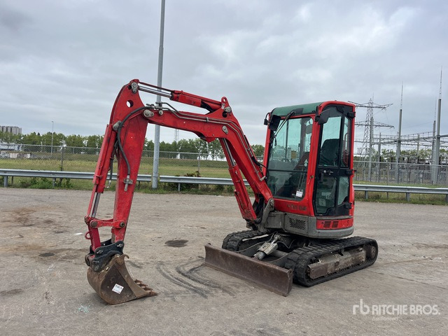 2014 Yanmar VIO33-U Mini Excavator: <6.6t - Minikotró: 2 kép. 2014 Yanmar VIO33-U Mini Excavator: <6.6t - Minikotró: 2 kép.