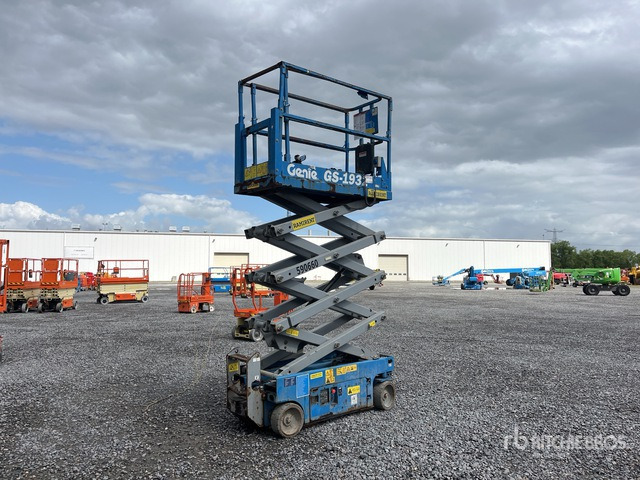 2015 Genie GS-1932 Electric Scissor Lift - Ollós emelő: 4 kép. 2015 Genie GS-1932 Electric Scissor Lift - Ollós emelő: 4 kép.
