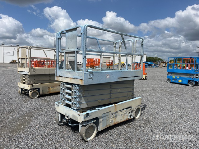 2015 Genie GS-3246 Electric Scissor Lift - Ollós emelő: 1 kép. 2015 Genie GS-3246 Electric Scissor Lift - Ollós emelő: 1 kép.