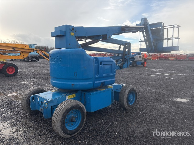 2015 Genie Z-45/25 2WD Electric Articulating Boom Lift - Személyemelő: 1 kép. 2015 Genie Z-45/25 2WD Electric Articulating Boom Lift - Személyemelő: 1 kép.