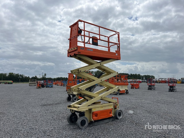 2015 JLG 2032ES Electric Scissor Lift - Ollós emelő: 1 kép. 2015 JLG 2032ES Electric Scissor Lift - Ollós emelő: 1 kép.