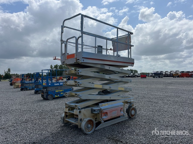 2015 JLG 2646 Electric Scissor Lift - Ollós emelő: 3 kép. 2015 JLG 2646 Electric Scissor Lift - Ollós emelő: 3 kép.