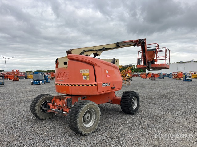 2015 JLG 520AJ 4WD Diesel Articulating Boom Lift - Személyemelő: 2 kép. 2015 JLG 520AJ 4WD Diesel Articulating Boom Lift - Személyemelő: 2 kép.