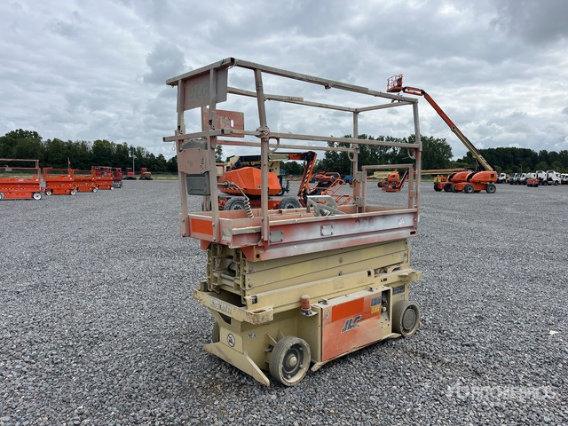 2015 JLG 6RS Electric Scissor Lift - Ollós emelő: 2 kép. 2015 JLG 6RS Electric Scissor Lift - Ollós emelő: 2 kép.