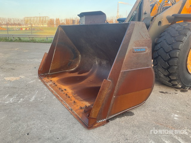 2015 Volvo L180H Wheel Loader - Gumikerekes homlokrakodó: 5 kép. 2015 Volvo L180H Wheel Loader - Gumikerekes homlokrakodó: 5 kép.