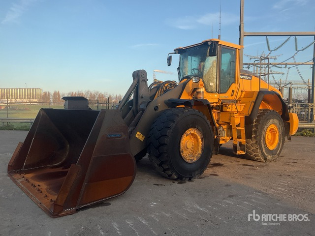 2015 Volvo L180H Wheel Loader - Gumikerekes homlokrakodó: 1 kép. 2015 Volvo L180H Wheel Loader - Gumikerekes homlokrakodó: 1 kép.