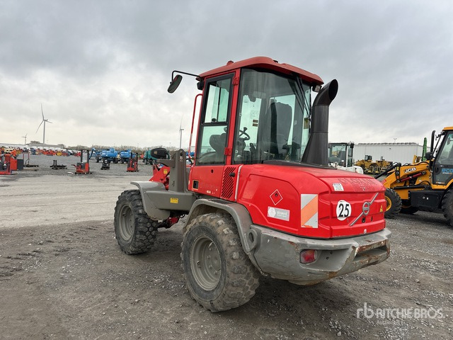2015 Volvo L30G Wheel Loader - Gumikerekes homlokrakodó: 4 kép. 2015 Volvo L30G Wheel Loader - Gumikerekes homlokrakodó: 4 kép.