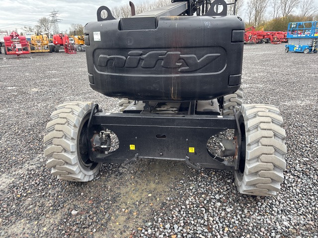 2016 Nifty-Lift HR17 4WD Hybrid Articulating Boom Lift - Személyemelő: 4 kép. 2016 Nifty-Lift HR17 4WD Hybrid Articulating Boom Lift - Személyemelő: 4 kép.