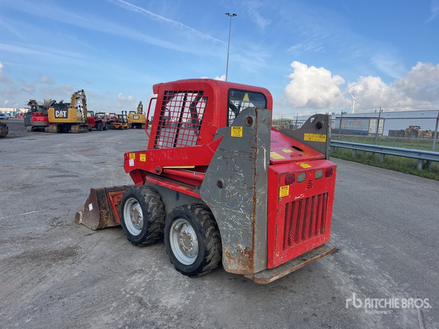 2017 Gehl Skid Steer Loader - Mini homlokrakodó: 3 kép. 2017 Gehl Skid Steer Loader - Mini homlokrakodó: 3 kép.