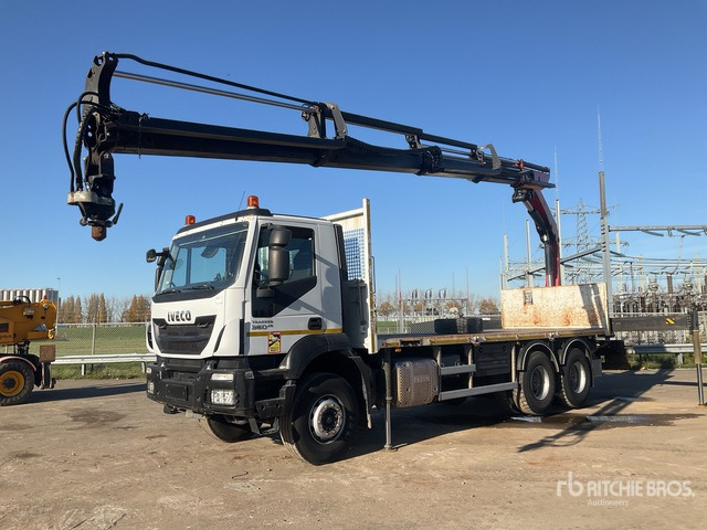 2017 Iveco AD260T 2017 Palfinger on 6x4 Flatbed Truck with Crane - Platós teherautó, Darus autó: 2 kép. 2017 Iveco AD260T 2017 Palfinger on 6x4 Flatbed Truck with Crane - Platós teherautó, Darus autó: 2 kép.
