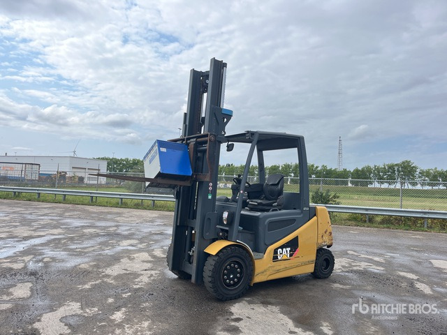 2018 Cat EP40 2 Electric Forklift - Elektromos targonca: 2 kép. 2018 Cat EP40 2 Electric Forklift - Elektromos targonca: 2 kép.