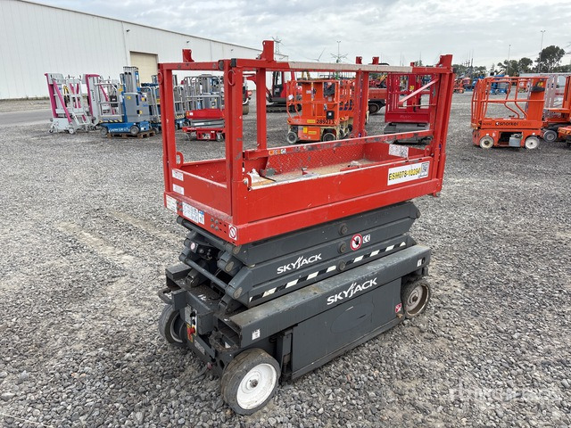 2018 Skyjack SJIII-3219 Electric (Inoperable) Scissor Lift - Ollós emelő: 2 kép. 2018 Skyjack SJIII-3219 Electric (Inoperable) Scissor Lift - Ollós emelő: 2 kép.