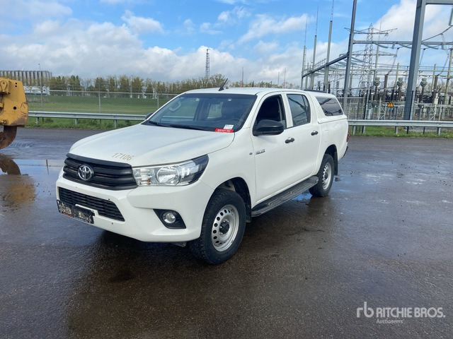 2018 Toyota Hilux 4x4 Crew Cab Pickup - Pickup: 1 kép. 2018 Toyota Hilux 4x4 Crew Cab Pickup - Pickup: 1 kép.
