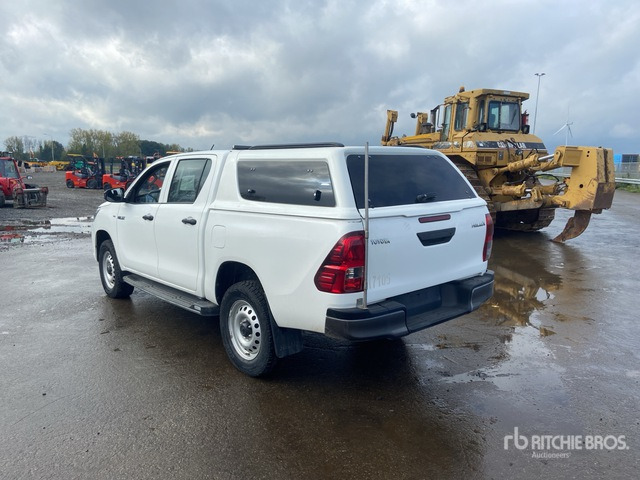 2018 Toyota Hilux 4x4 Crew Cab Pickup - Pickup: 3 kép. 2018 Toyota Hilux 4x4 Crew Cab Pickup - Pickup: 3 kép.