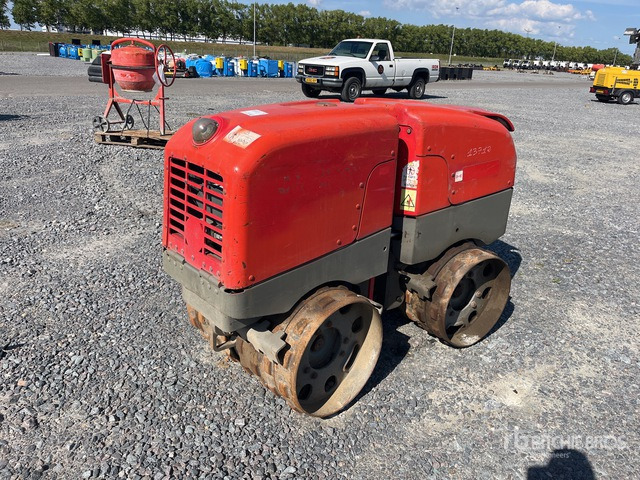 2018 Wacker Neuson Roller RT Trench Compactor - Minihenger: 2 kép. 2018 Wacker Neuson Roller RT Trench Compactor - Minihenger: 2 kép.