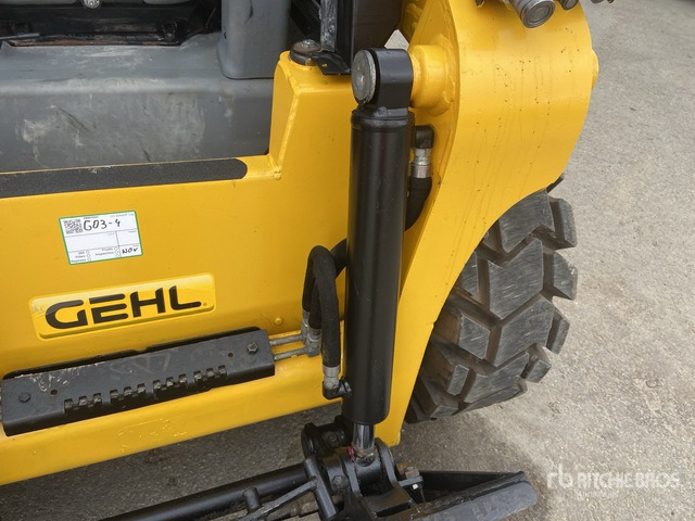 2020 Gehl R165 Two-Speed High Flow Skid Steer Loader - Mini homlokrakodó: 5 kép. 2020 Gehl R165 Two-Speed High Flow Skid Steer Loader - Mini homlokrakodó: 5 kép.