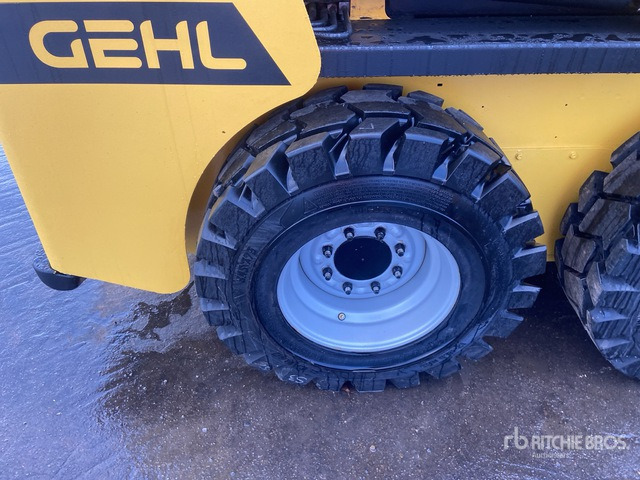 2020 Gehl R165 Two-Speed High Flow Skid Steer Loader - Mini homlokrakodó: 5 kép. 2020 Gehl R165 Two-Speed High Flow Skid Steer Loader - Mini homlokrakodó: 5 kép.