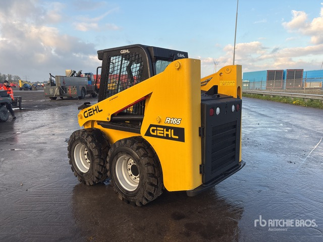 2020 Gehl R165 Two-Speed High Flow Skid Steer Loader - Mini homlokrakodó: 3 kép. 2020 Gehl R165 Two-Speed High Flow Skid Steer Loader - Mini homlokrakodó: 3 kép.