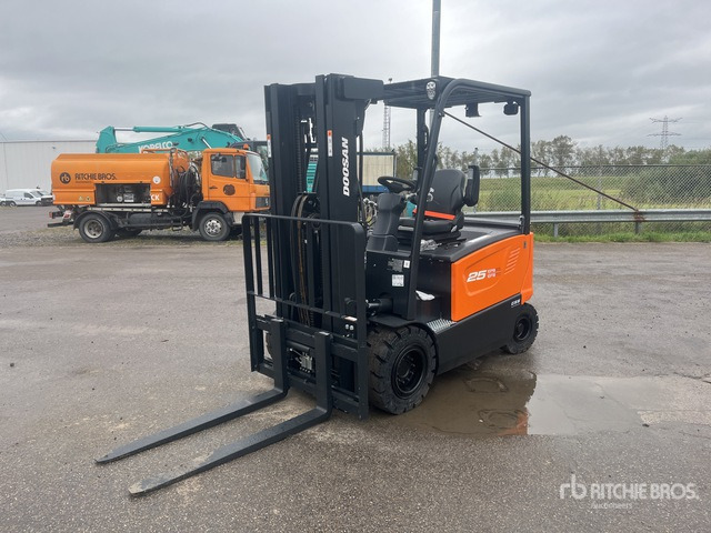 2023 Doosan B25X-7 PLUS (Unused) Electric Forklift - Elektromos targonca: 2 kép. 2023 Doosan B25X-7 PLUS (Unused) Electric Forklift - Elektromos targonca: 2 kép.