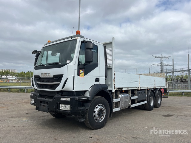 Iveco Flatbed Truck - Platós teherautó: 3 kép. Iveco Flatbed Truck - Platós teherautó: 3 kép.
