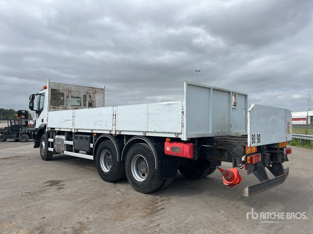 Iveco Flatbed Truck - Platós teherautó: 2 kép. Iveco Flatbed Truck - Platós teherautó: 2 kép.